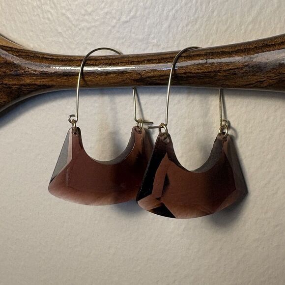 Anthropologie Jewelry - Anthropologie Purple Amber Bezel Cut Crystal Gold Wire Shiny Drop Earrings 2”x2”